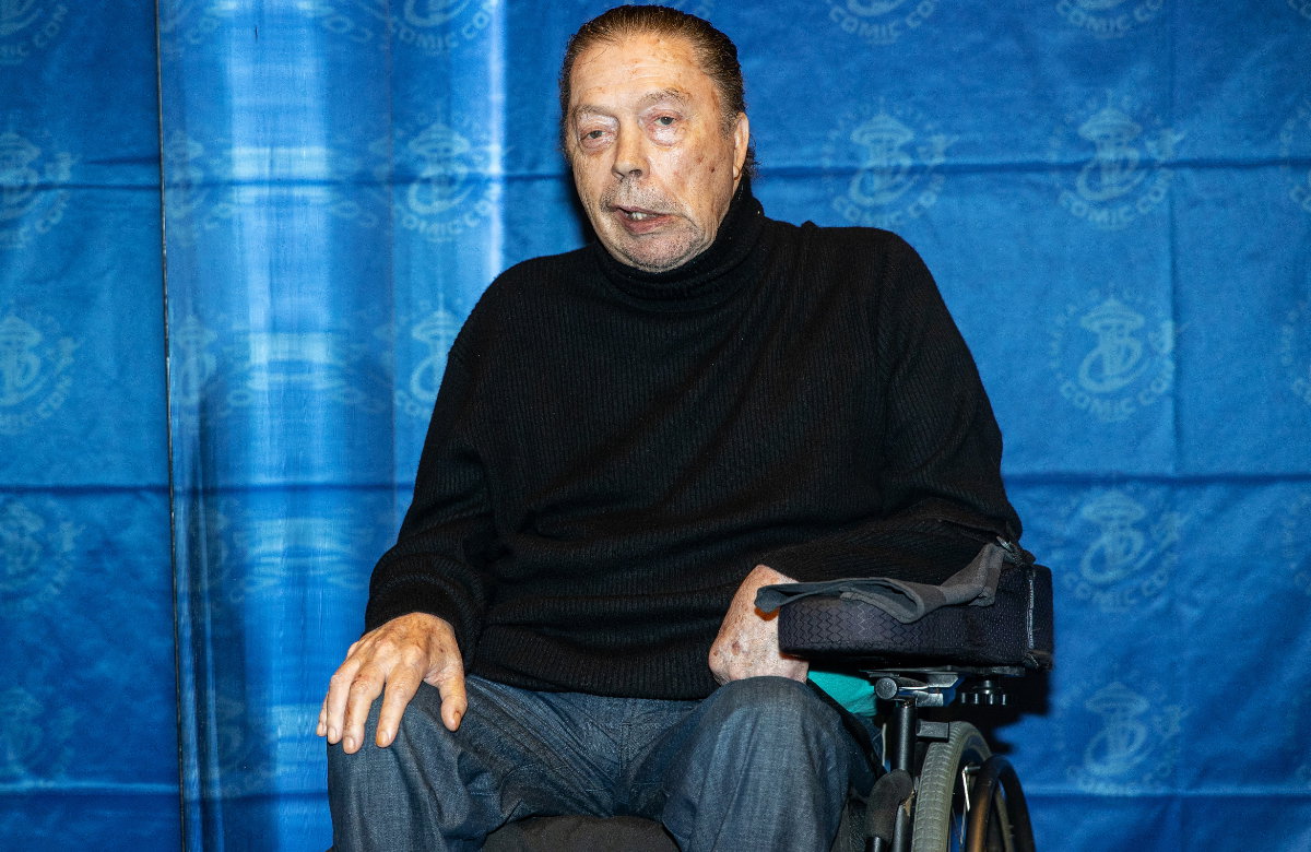 Tim Curry im Rollstuhl