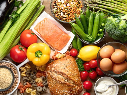 Vitamine gegen Hautalterung: Mit richtiger Ernährung Falten vorbeugen