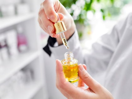 Laut Dermatologin: Dieser Wirkstoff darf in keiner Hautpflege fehlen