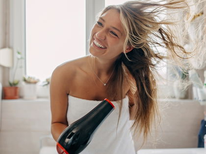 Geheimtipp für die Haare: Mit diesem Föhnspray hält das Volumen bis zu 3 Tage lang