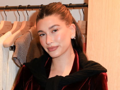 Laut Hailey Bieber: "Cinnamon Girl Make-up" ist der perfekte Weihnachtslook