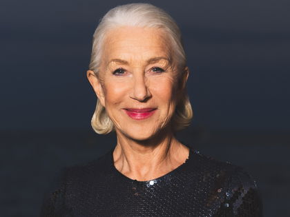 Make-up-Trend 2024: Auf diese Drogerie-Foundation schwören Frauen Ü70