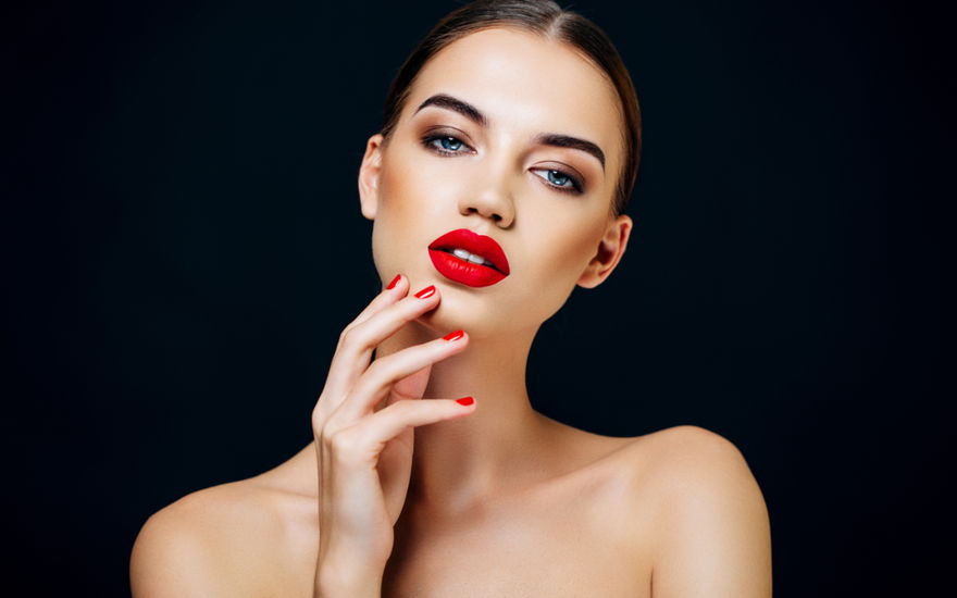 Make-up mit roten Lippen