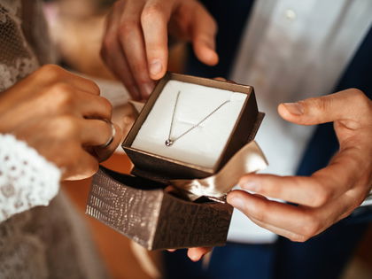 Schmuck-Geschenke: Funkelende Accessoires für unsere Liebsten