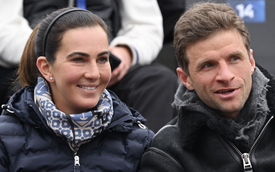 Lisa und Thomas Müller bei einer Sportveranstaltung