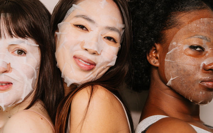 Frauen mit Tuchmasken
