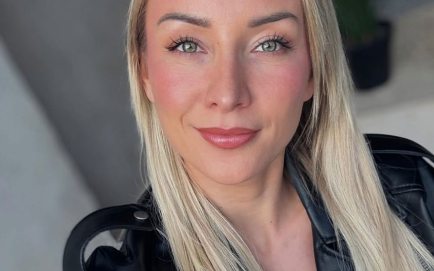 anna-carina woitschack macht selfie