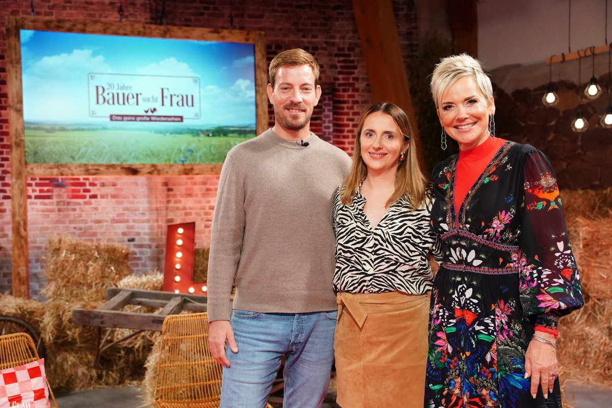 Anna Heiser und Gerald mit Inka Bause bei "20 Jahre Bauer sucht Frau - Das ganz große Wiedersehen"
