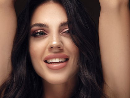 Make-up meets Hautpflege: Dieses Star-geliebte Bestseller-Fluid gibt es jetzt auch in getönt