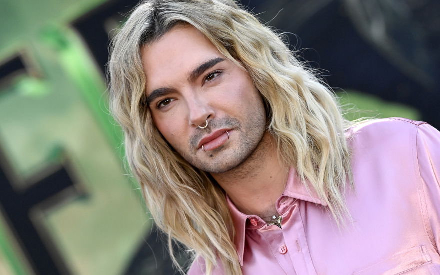 Bill Kaulitz guckt ernst