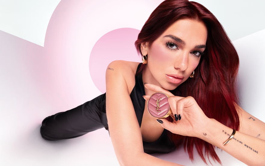 Dua Lipa mit YSL Rouge