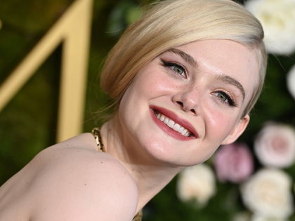 Laut Elle Fanning: Dieses Drogerie-Produkt ist das Geheimnis für einen strahlenden Teint
