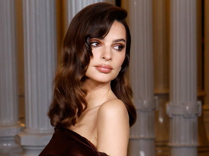 Benutzt auch Emily Ratajkowski: Dieses Shampoo sorgt für 2-mal dickeres Haar