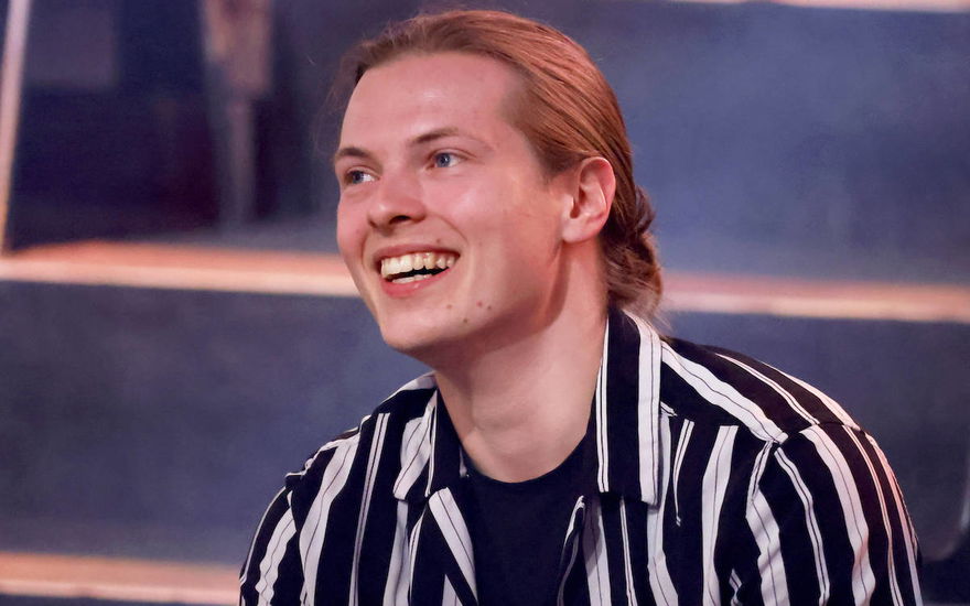Gabriel Kelly lächelt