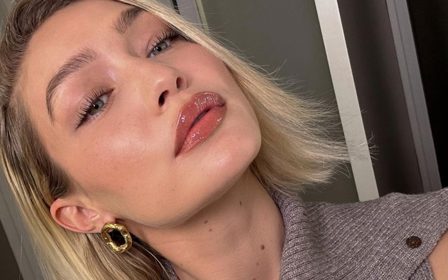 Gigi Hadid Selfie
