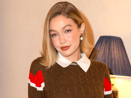 Gigi Hadid ist überzeugt: Dieses Make-up in Puderform wirkt wie ein Weichzeichner