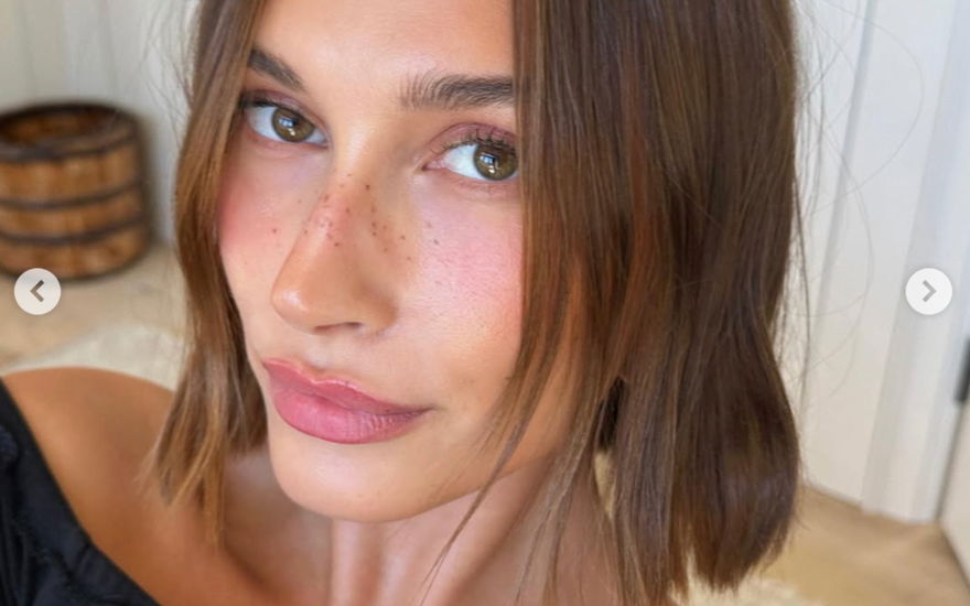 Hailey Bieber selfie