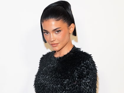 Make-up-Trend 2025: Kylie Jenner schwört auf dieses preisgekrönte Puder
