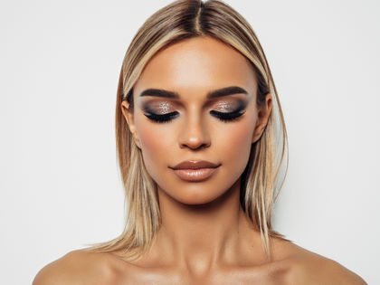 Make-up-Trend 2025: Mit diesem Lidschatten-Stift gelingt uns ein Hollywood-reifer Look