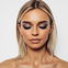Make-up-Trend 2025: Mit diesem Lidschatten-Stift gelingt uns ein Hollywood-reifer Look 
