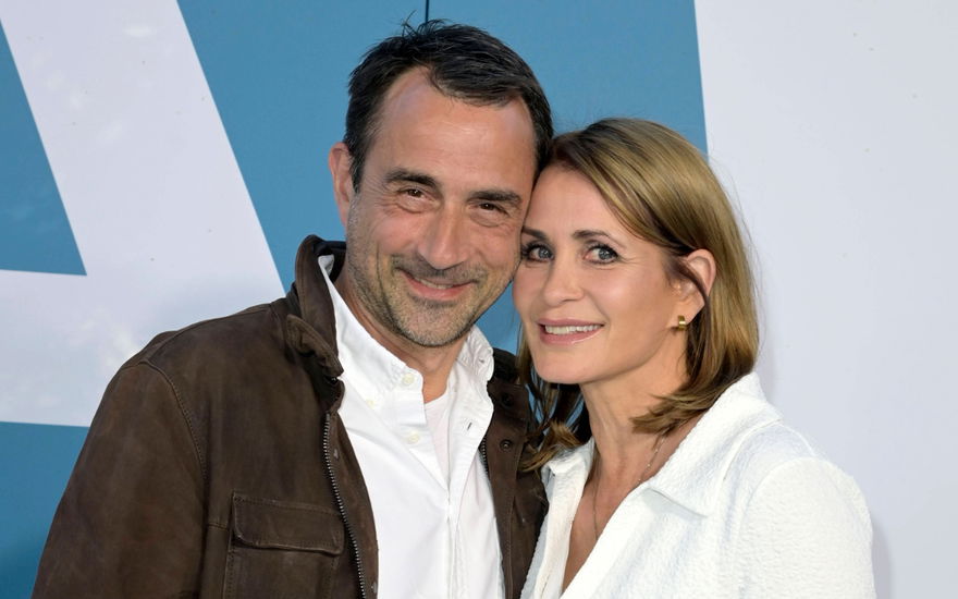 Oliver Haas und Anja Kling schmiegen ihre Köpfe aneinander