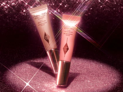Laut TikTok-Usern: Dieses Flüssig-Blush erinnert an diesen Bestseller von Charlotte Tilbury 