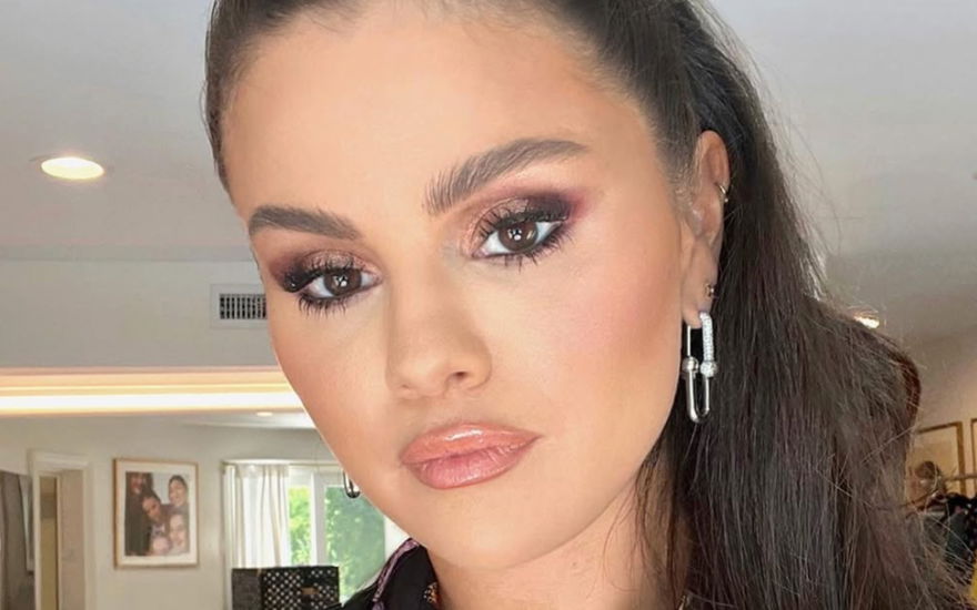 Selena Gomez Selfie