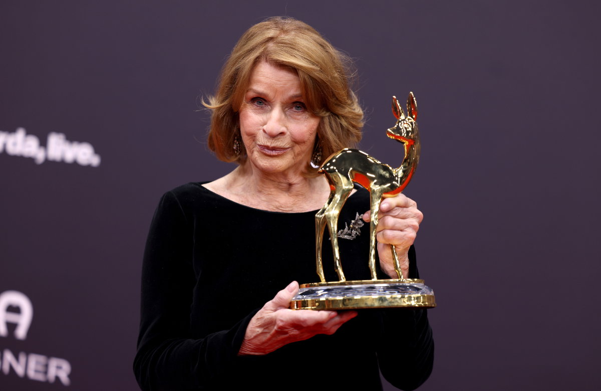 Senta Berger, 2023 mit ihrem Bambi