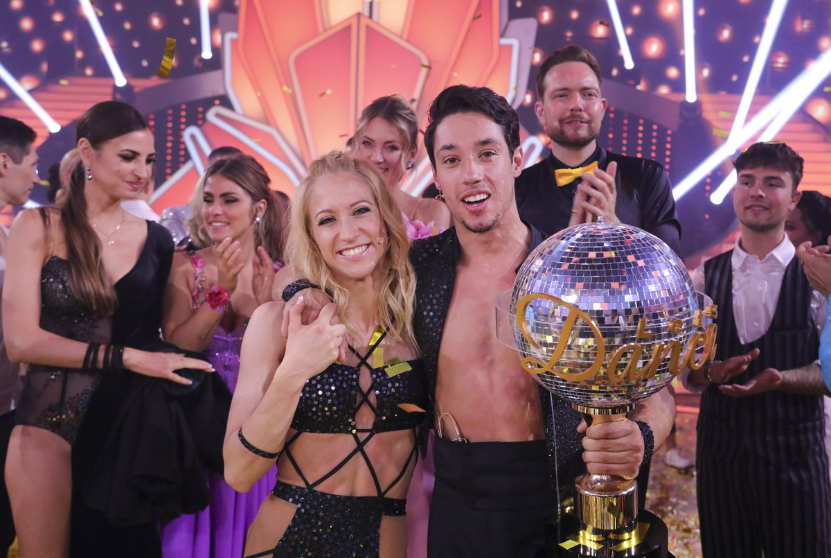 Kathrin MEnzinger und René Casselly gewinnen "Let's Dance"