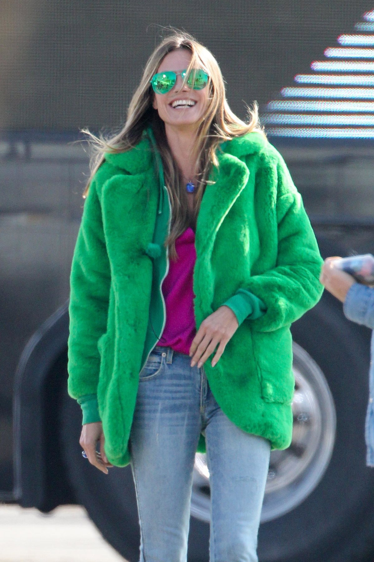 Heidi Klum in grünem Mantel bei den GNTM-Dreharbeiten 2018