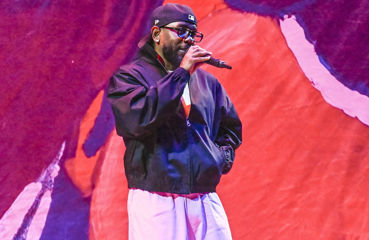 Kendrick Lamar singt