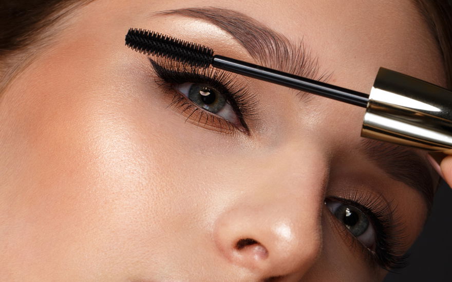Mascara auftragen
