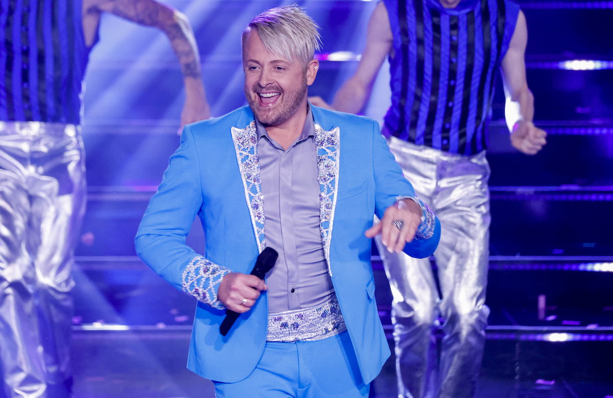 Ross Antony im blauen Anzug 2022