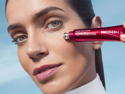 Anti-Aging: Dieses 2-in-1-Produkt verjüngt die Augen und Lippen der Stars
