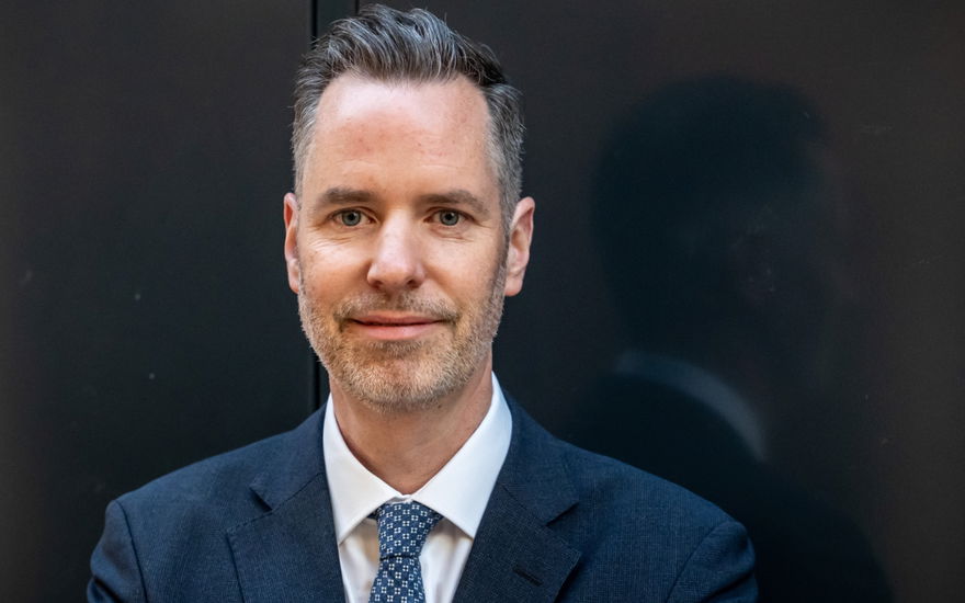 Christian Dürr lächelt leicht