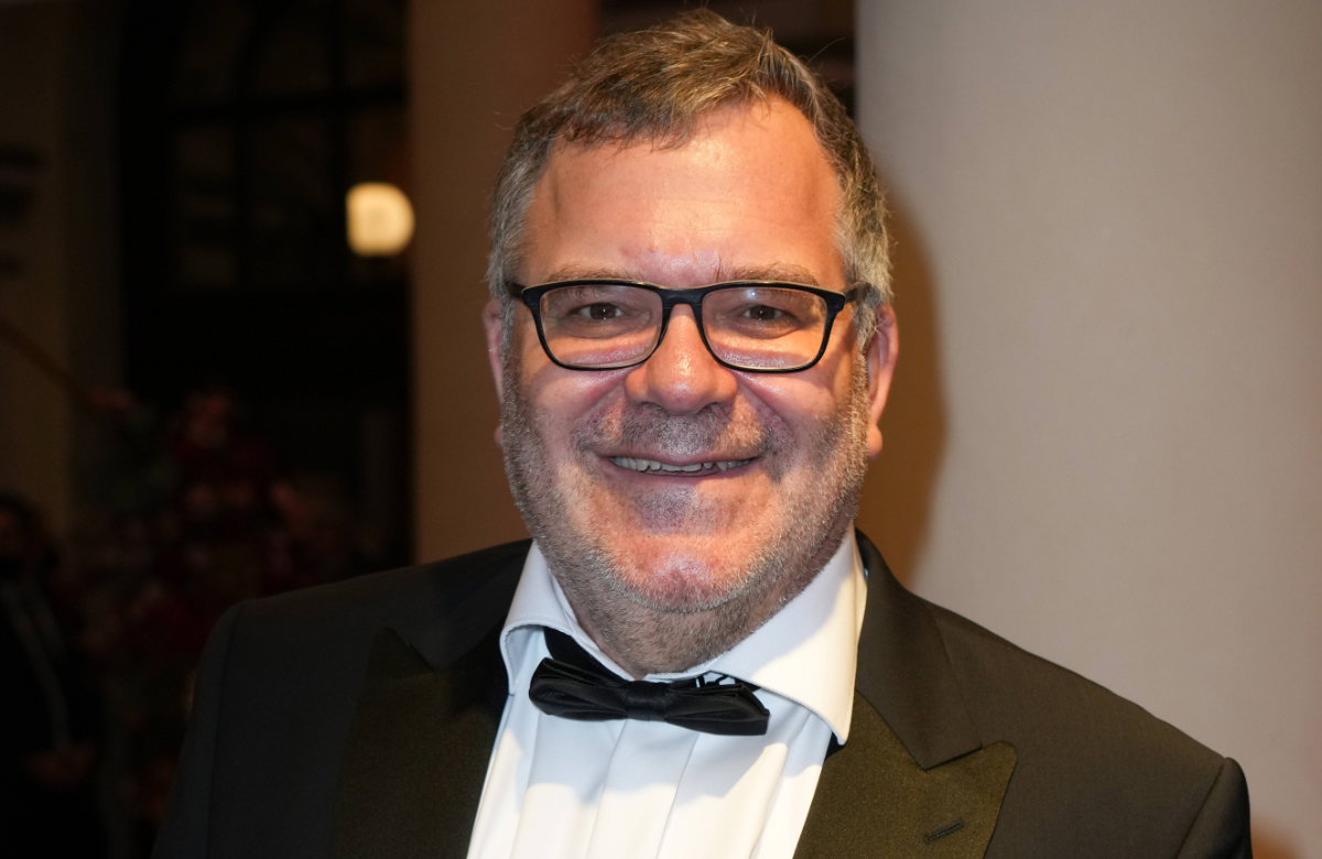 Elton mit Fliege