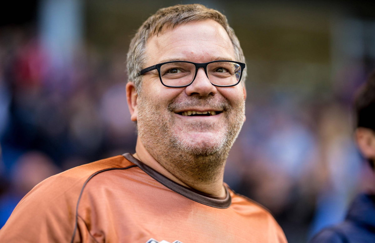 Elton strahlt im Stadion