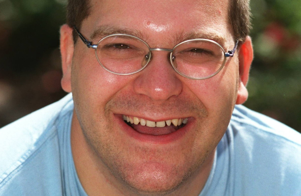 Elton mit Nickelbrille