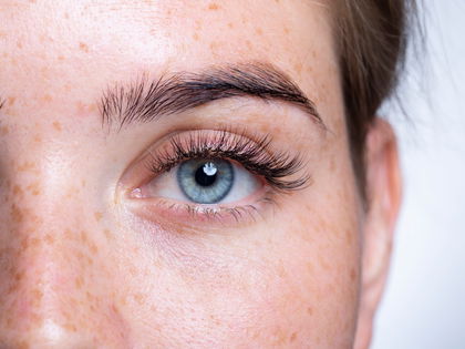 Beauty-Trend 2025: Diese neue Wimpernserum verdichtet den Wimpernkranz in 4 Wochen