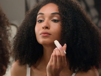 Make-up-Trend 2025: Dieser 5-Euro-Foundation-Stick macht Charlotte Tilbury Konkurrenz