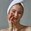 Anti-Aging: Dieser Hyaluron-Stick füllt Falten einfach überall auf