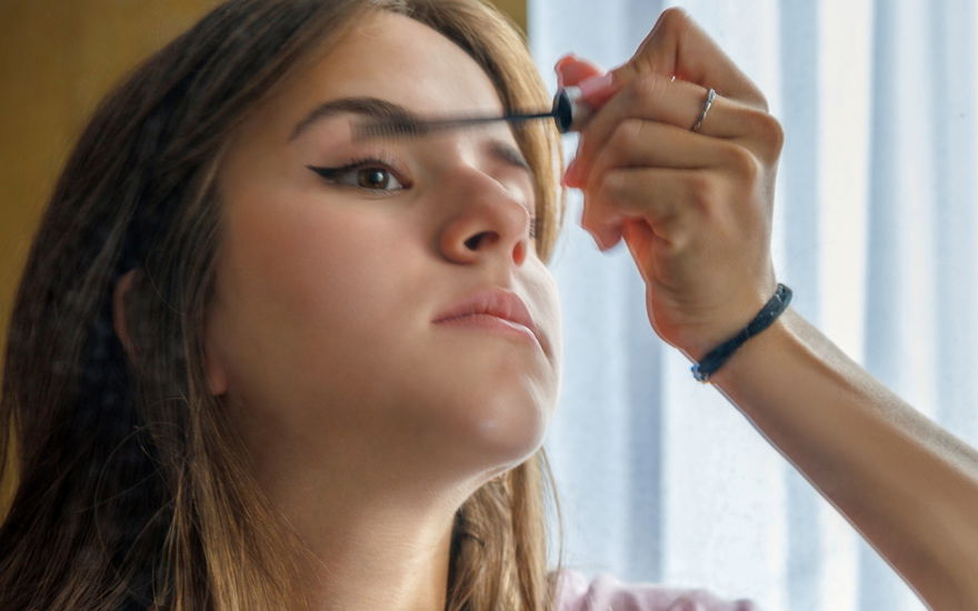 Frau mit Mascara