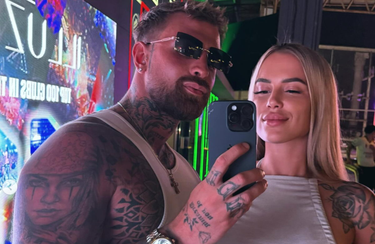 Gigi Birofio macht Selfie mit Freundin
