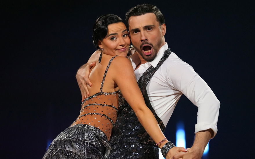Leyla Lahouar tanzt mit Sergiu Maruster