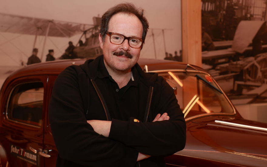 Thomas Mraz mit verschränkten Armen