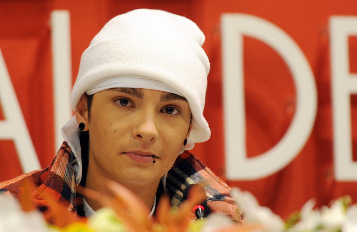 Tom Kaulitz mit weißer Mütze