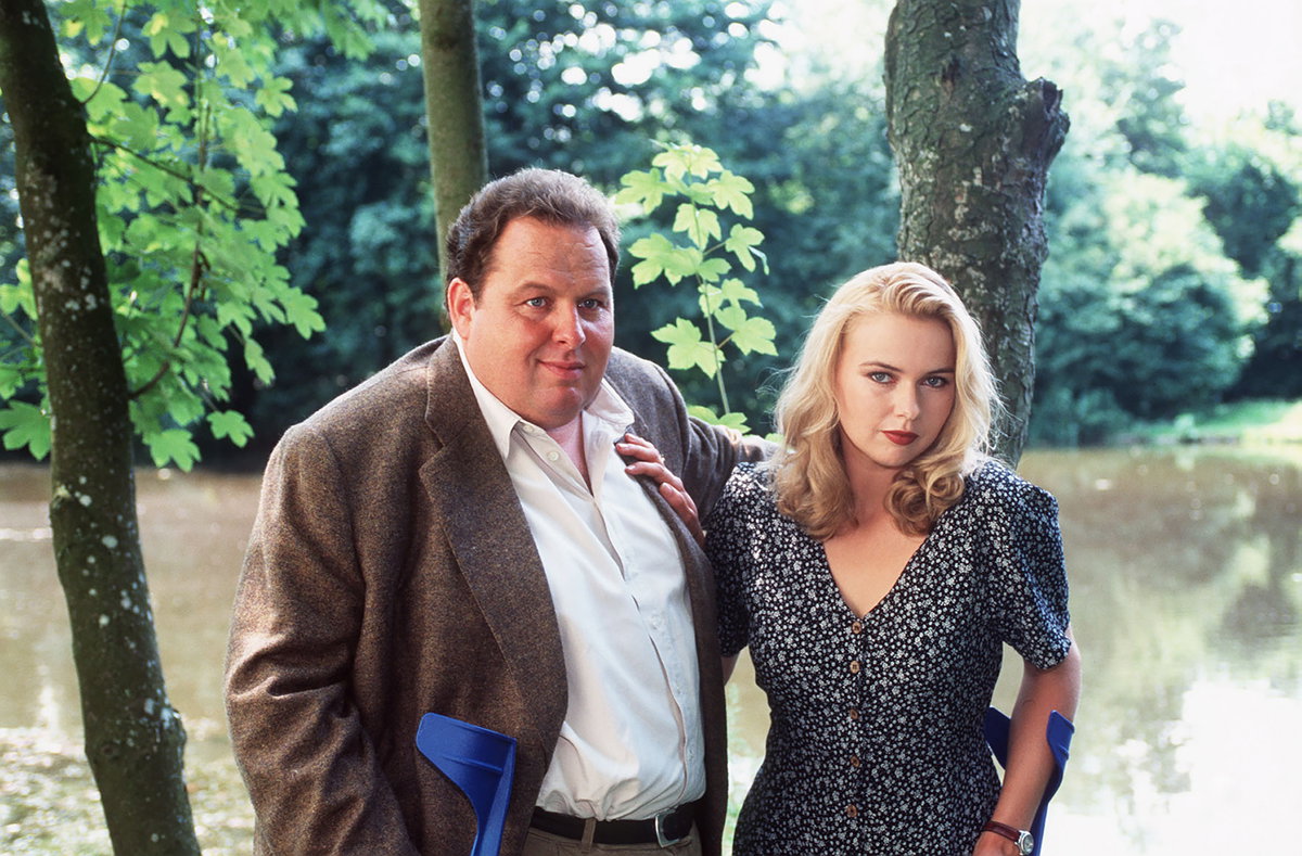 Veronica Ferres und Ottfried Fischer für "Der Bulle von Tölz" im Jahr 1995