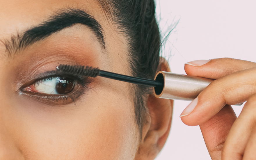 Fraut tuscht Wimpern
