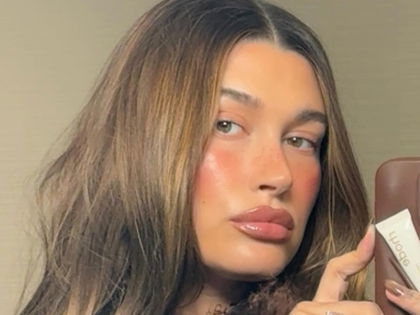 Laut Hailey Bieber: "Champagne Cheeks" sind der Trend 2025