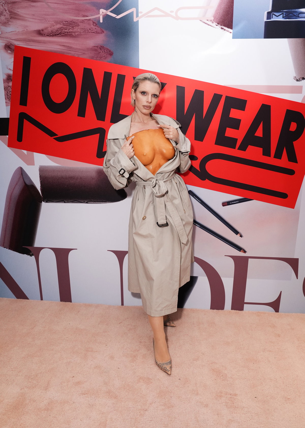Julia Fox beim MAC-Event 2025